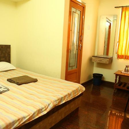 Cm Tower Hotel Udumalaippettai Exterior photo