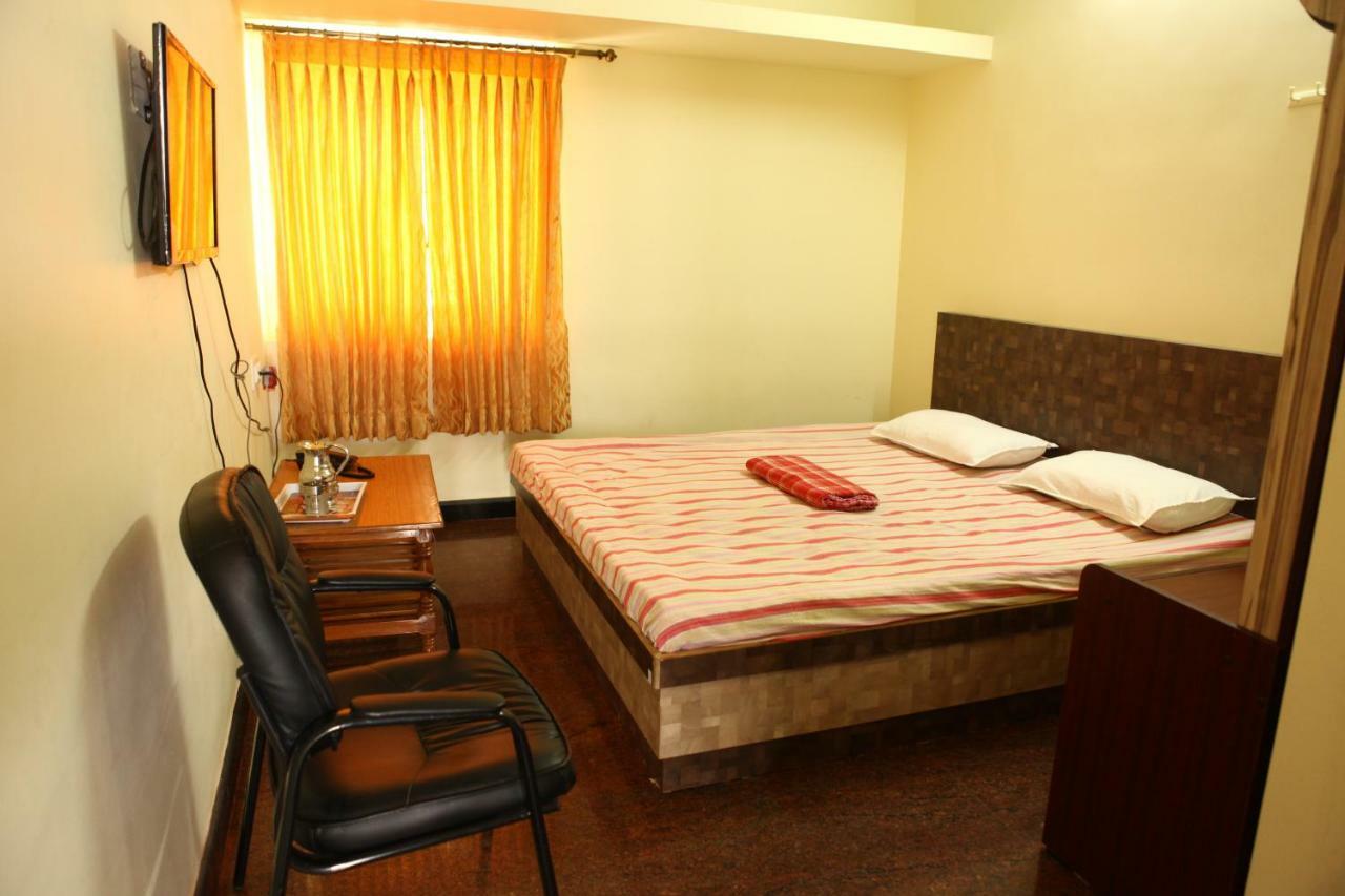 Cm Tower Hotel Udumalaippettai Exterior photo
